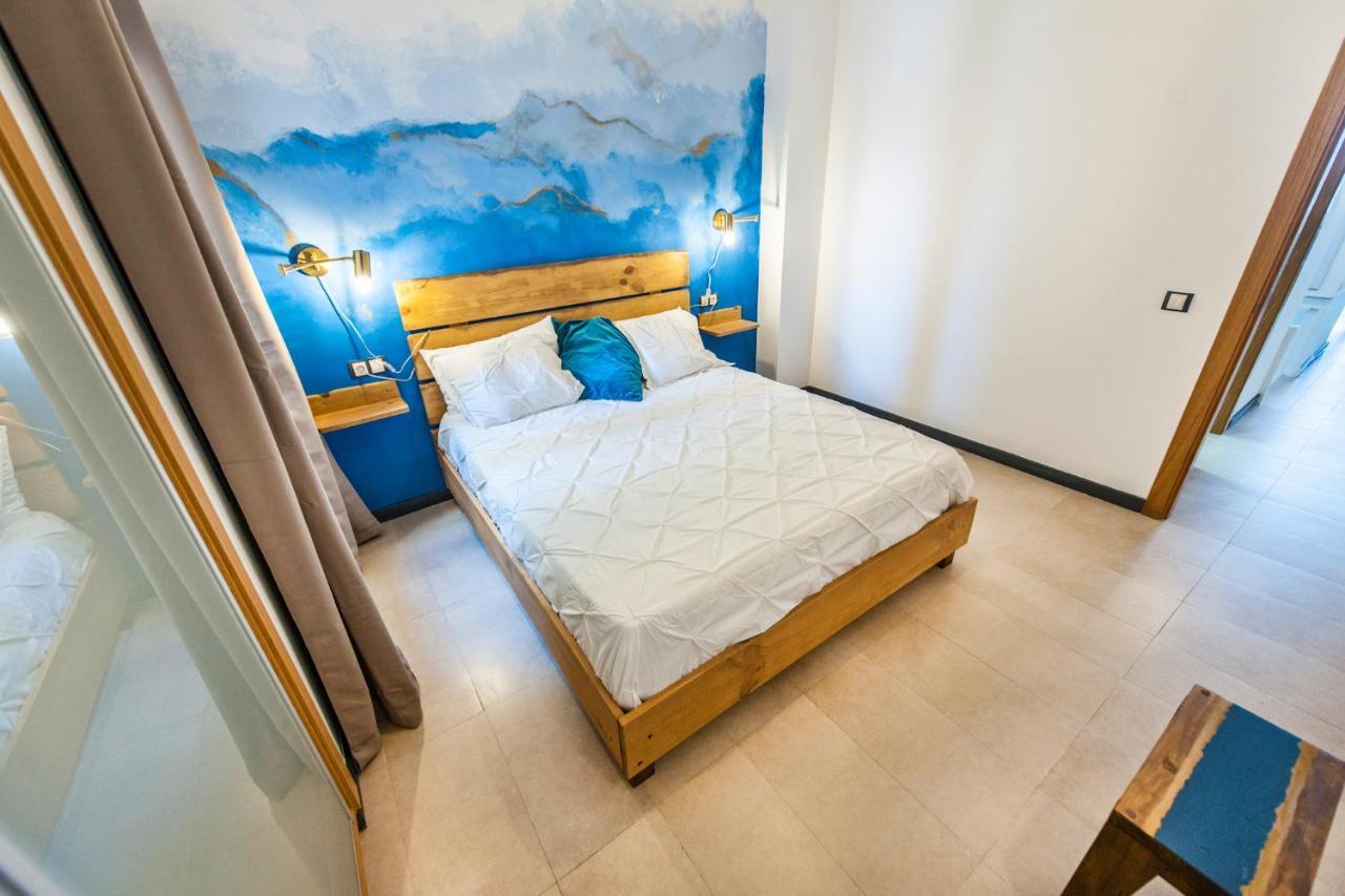 Apartment Ocean Waves 2 *